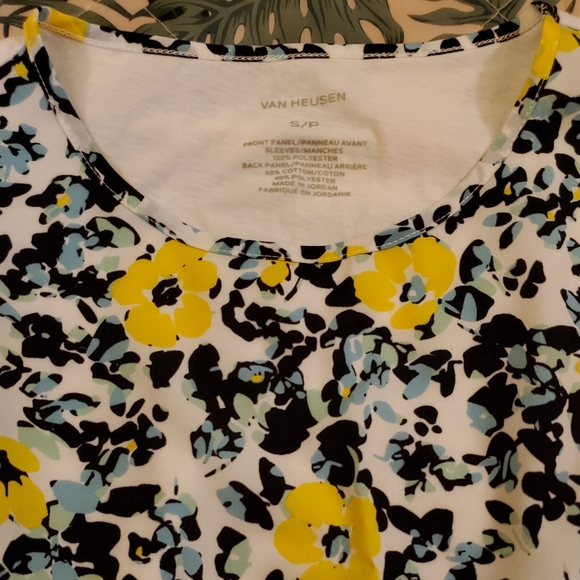 Van Heusen Top - Picture 2 of 3